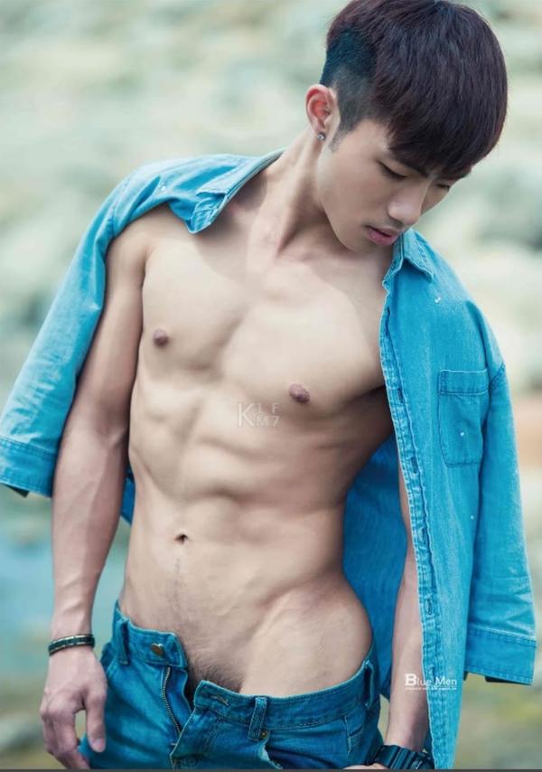 Whoseman-8-花漾文青男孩-許禾